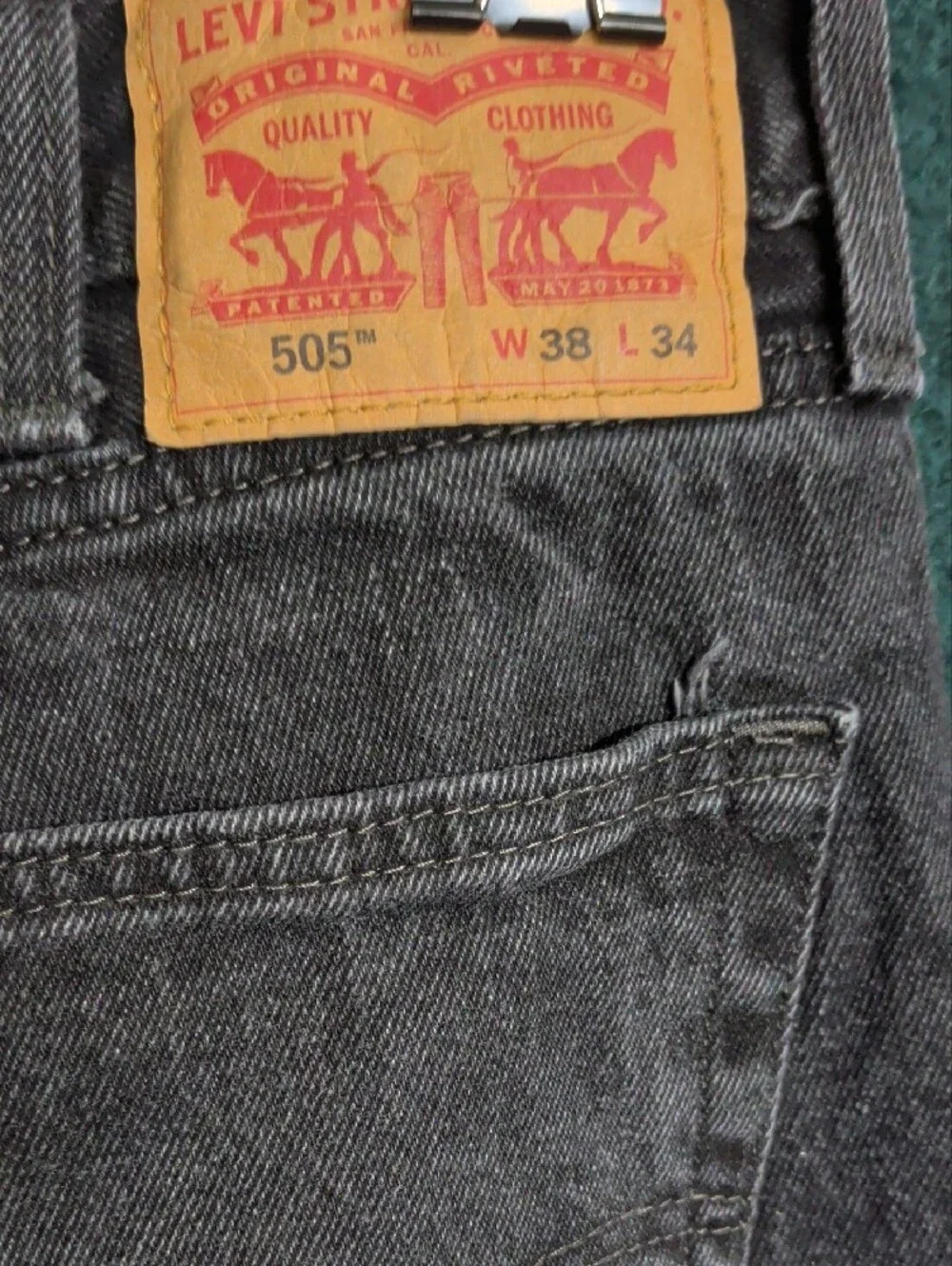 Levis classic black